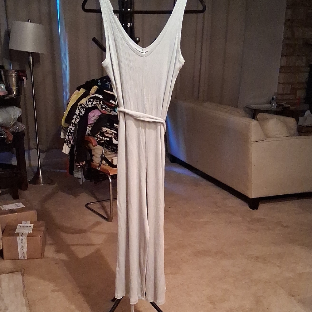 Elegant Sleeveless White Jumpsuit